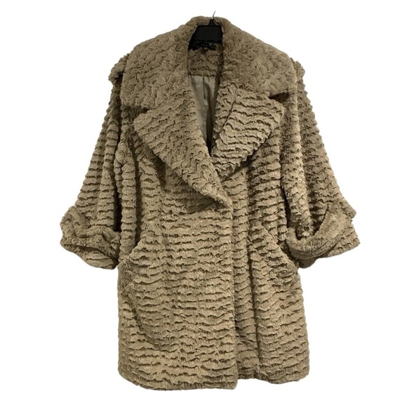 Cynthia Steffe ruffled faux fur beige tan winter coat size medium EUC - Picture 12 of 12